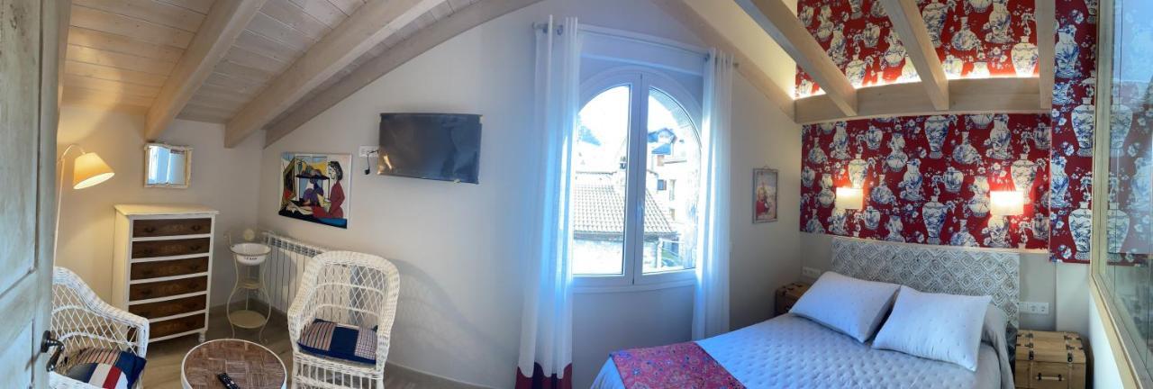 Apartamentos Casa Isabale Biescas  Esterno foto